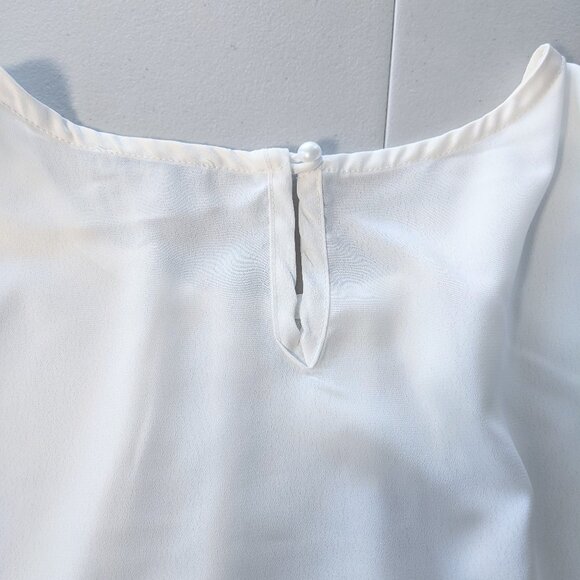 IRIS top with statement sleeves, round neck, short sleeves,  pearl button - Picture 7 of 11